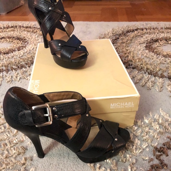 Michael Kors Penelope X-Strap Leather Heel - Picture 2 of 3